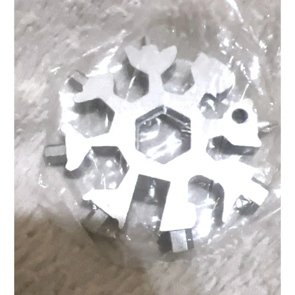 Desuccus 18-in-1 Portable Snowflake Multi‎ Tool Stainless Steel W/Keychain